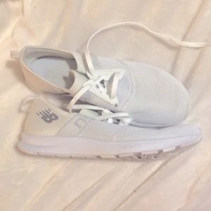 9.5 White New Balance Running Shoes